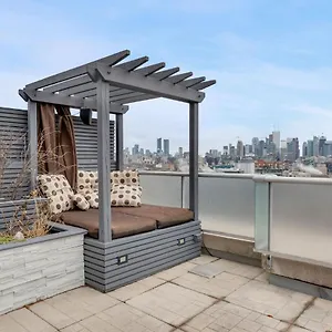 2 Bedroom W Terrace And Parking! Apartment